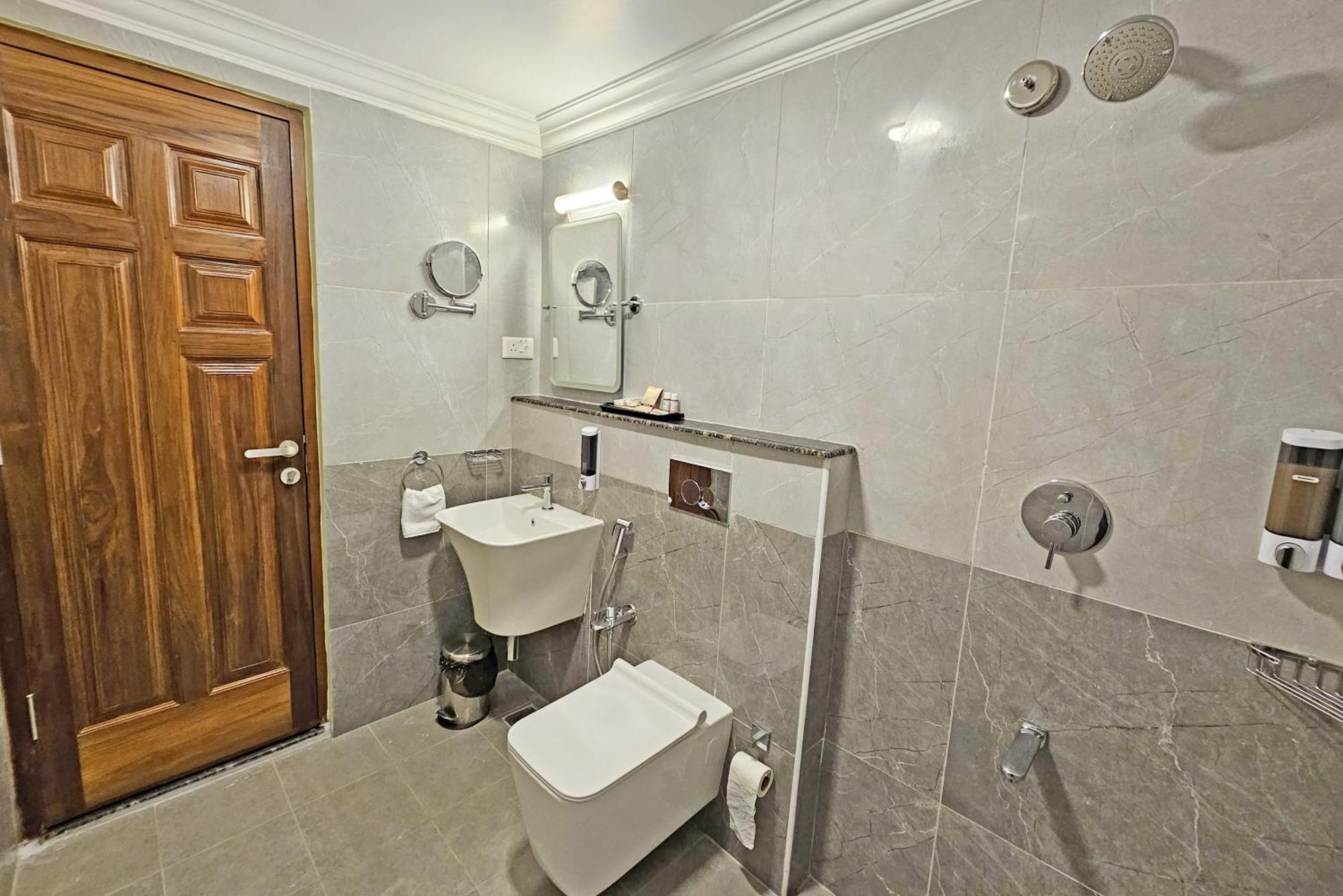 פונדיצ'רי Le Colonial Suites מראה חיצוני תמונה