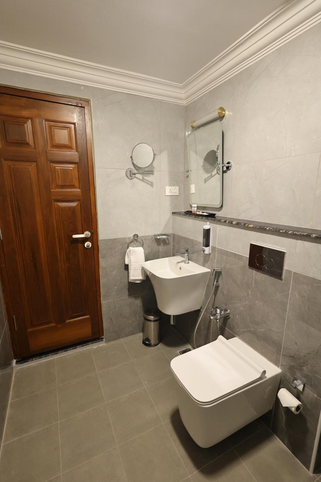 פונדיצ'רי Le Colonial Suites מראה חיצוני תמונה